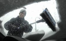 ¿Cómo quitar la nieve del coche en invierno?