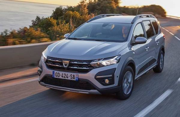 France June 2022: Dacia remains in 3rd place, crossing the 10% market share mark for the first time, Jogger moves up to 12th place.