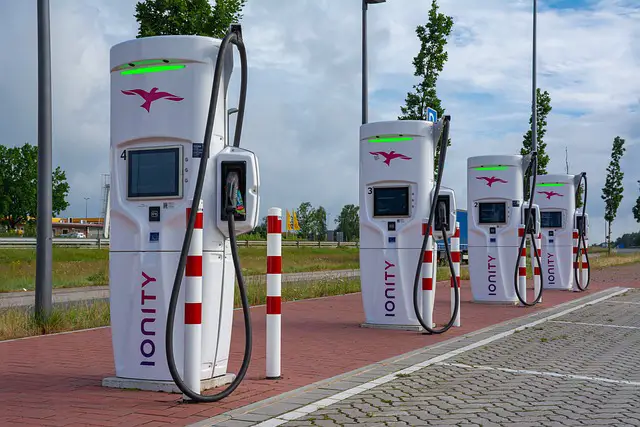 Les développements récents dans le monde des véhicules électriques et les bornes de recharge