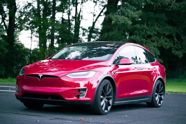 Les meilleurs SUV électriques : Tesla Model Y Propulsion, MG MG4 et Renault Scénic E-Tech