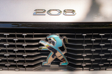 Peugeot e-208 électrique 2024 : autonomie améliorée et tarifs revus à la baisse